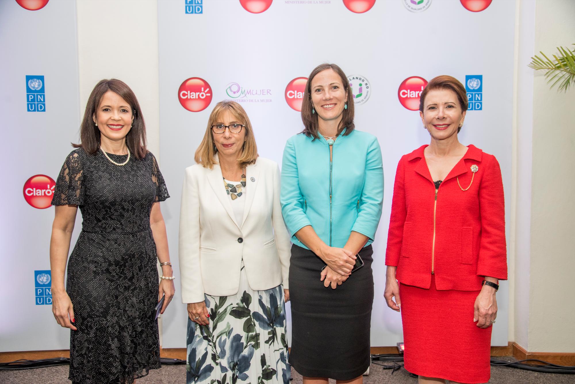 Gerty Valerio, Araceli Azuara, Shauna Hemingway y Melba Segura de Grullón.