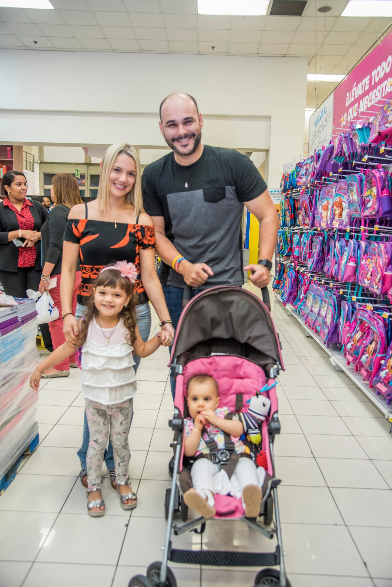 Gabriela Añez, Jessica Tobar de Añez, Fernando Añez y Nicole Añez.