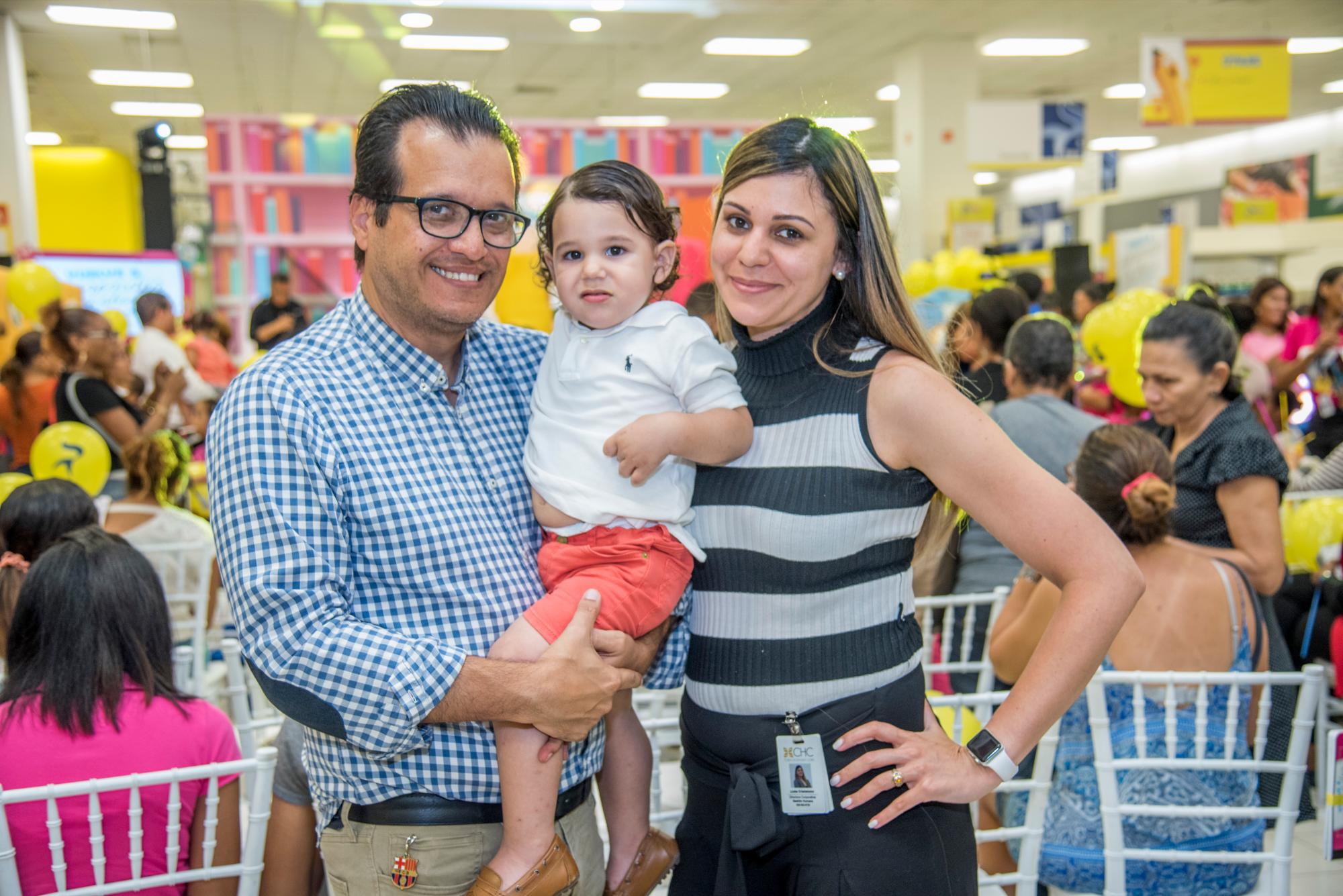 Edgar Cabrera, Diego Cabrera y Liuba  Crisóstomo.