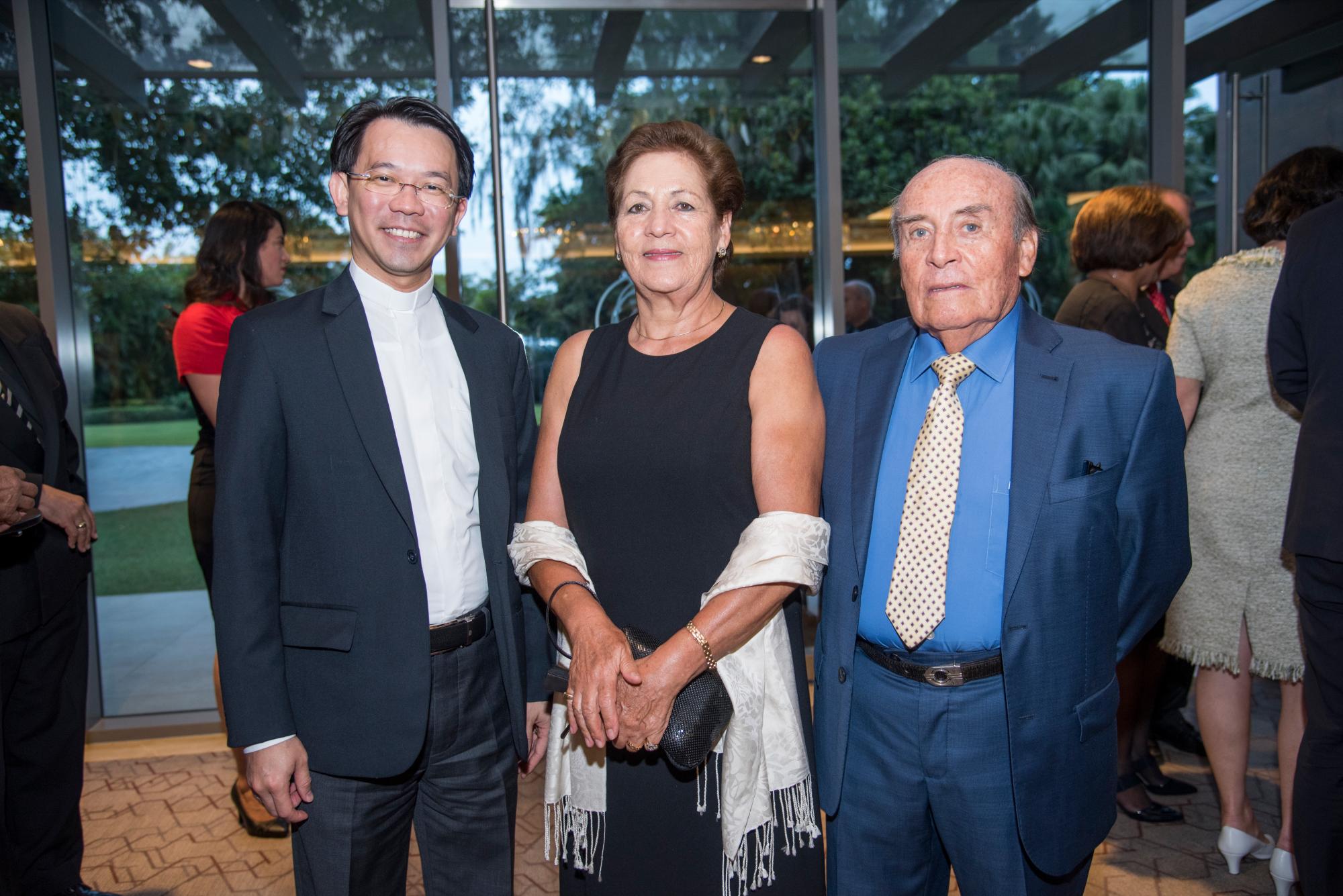 Padre Yean, Clemencia de Cadena y Enrique Cadena.