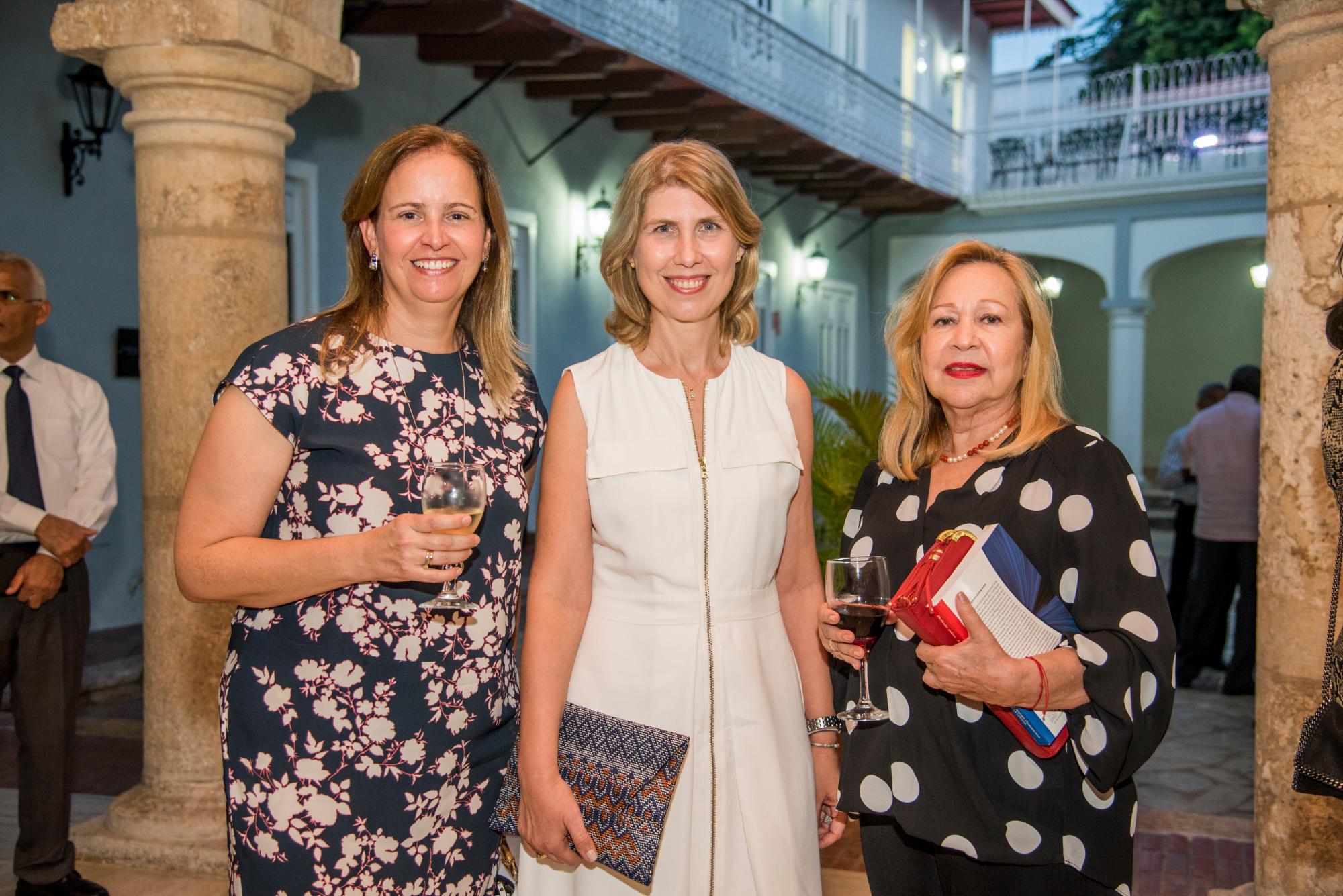 Beatriz García, Selina Sánchez de Henríquez y Lourdes Arenas.