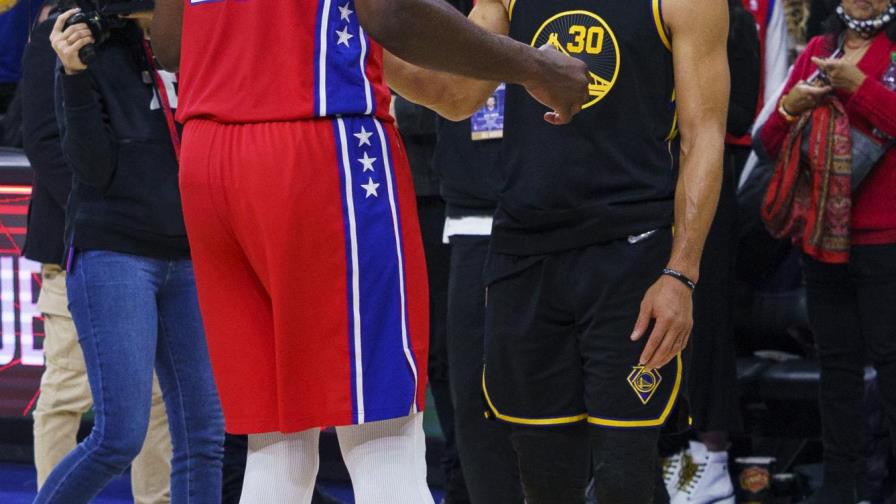 76ers impiden récord de Curry y vencen a Warriors