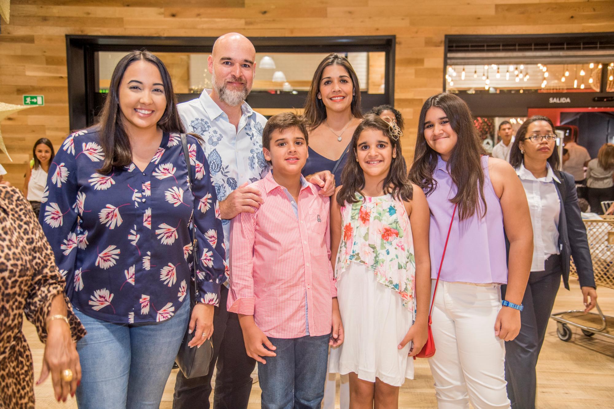 Sarel Mojica, Arturo Pichardo, José Arturo Pichardo, Jaimy Pichardo, Valerie y Lía Marie Pichardo.