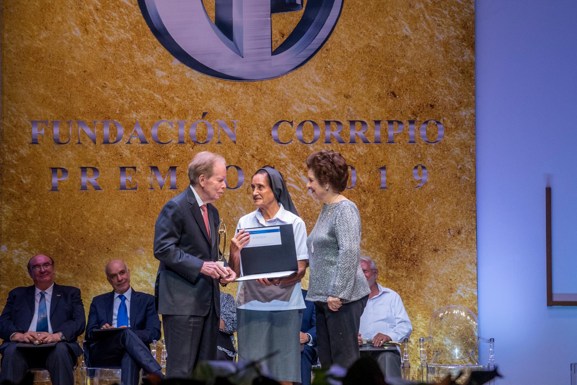 José Luis Corripio estrada María Jesús Hernando directora de Hogares Residencia Ángeles Custodios. 