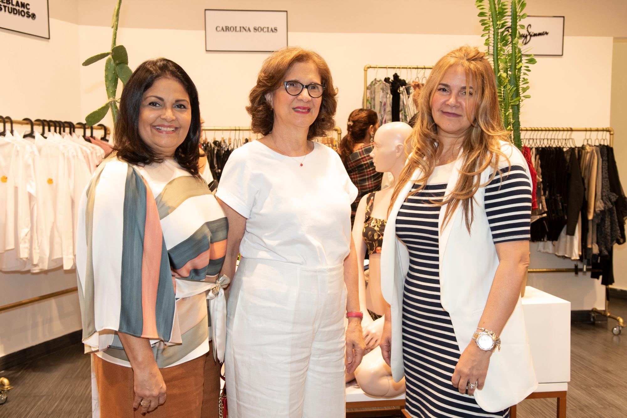 Mayra Vásquez, Ingrid Peña y Mercedes Ruiz.