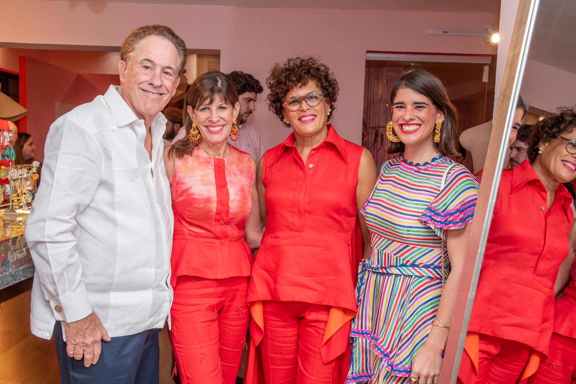 Richard Bernstein, Robin Bernstein, Jenny Polanco y Julia Bernstein.