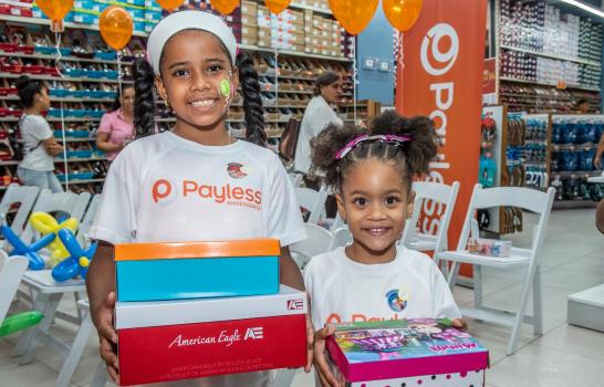 Payless celebra el Mes de la Familia y recibe la Navidad con donación Payless celebra el Mes de la Familia y recibe la Navidad con donación