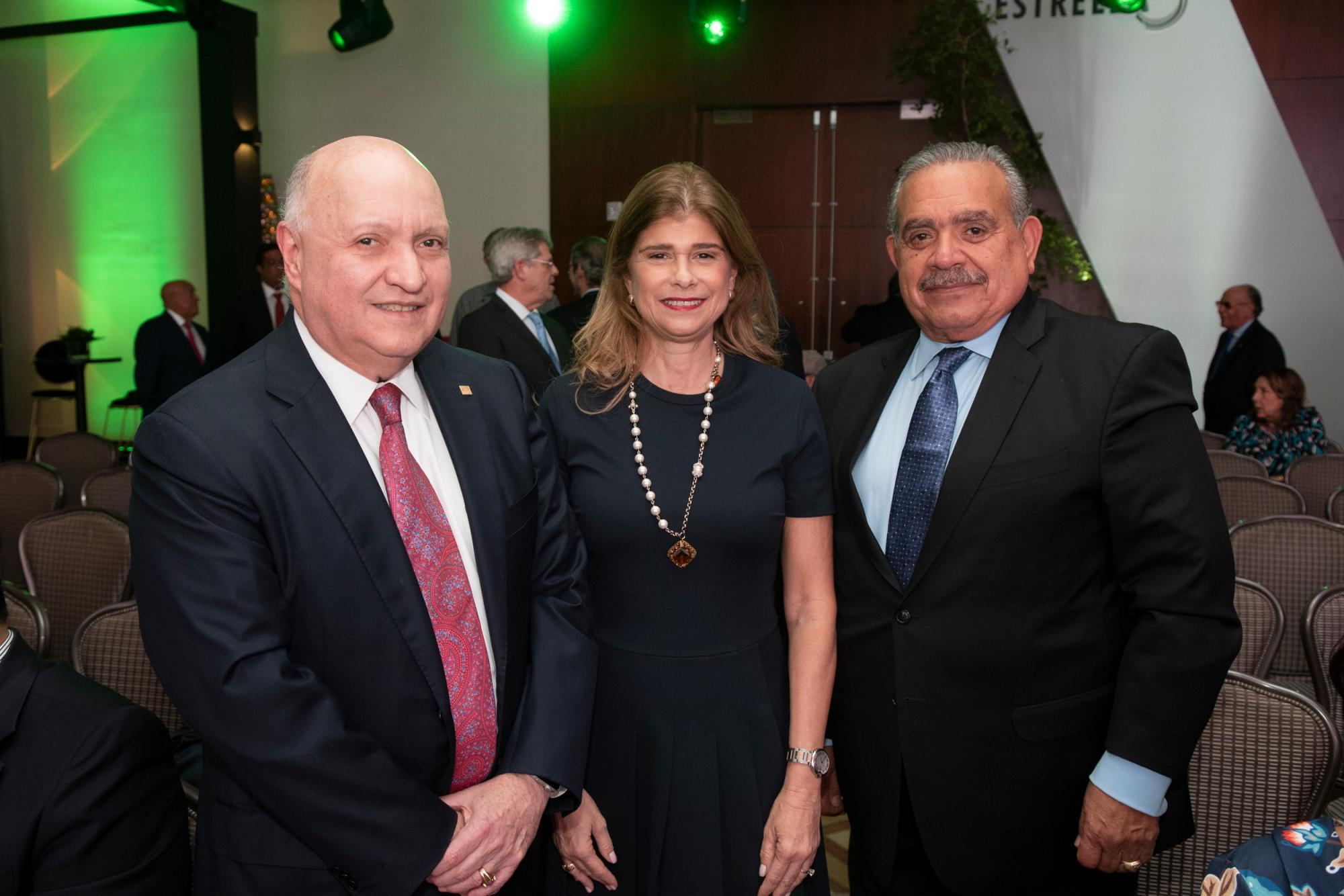 Rafael del Toro, Pilar González de Ariza y José Prats.