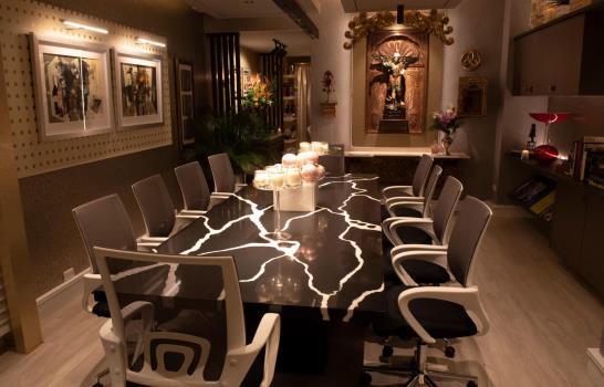 Felipe Rangel remoza su estudio