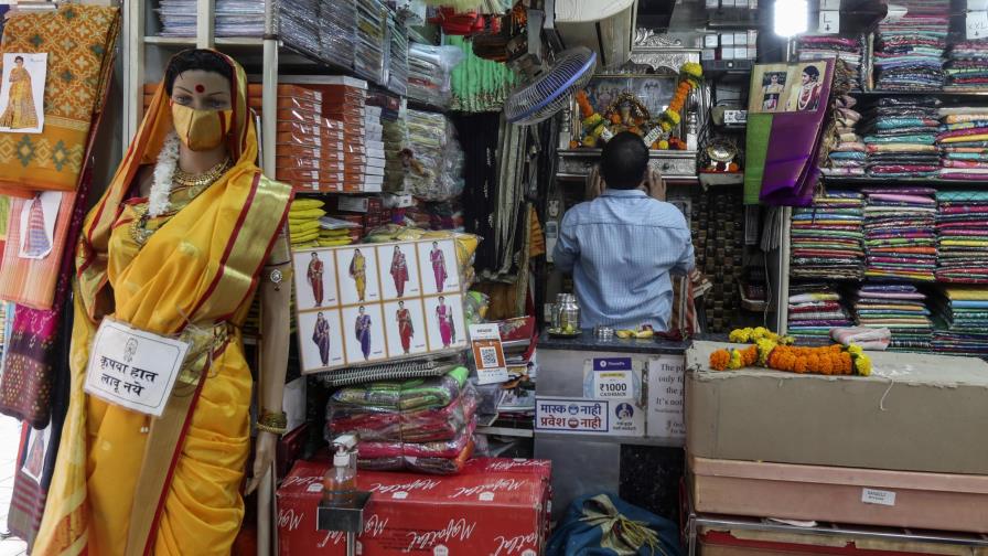 India: casos de COVID-19 bajan de los 100.000 tras 2 meses
