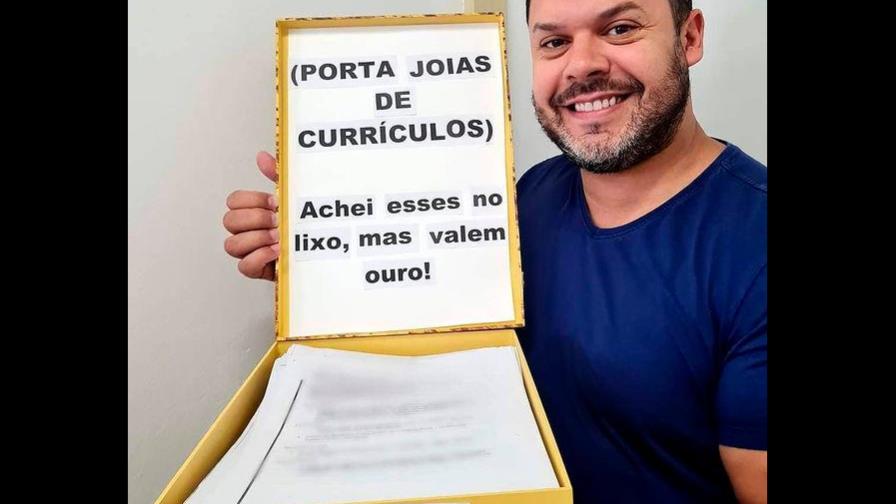 ¡Increíble historia! Le consiguió trabajo a una docena de personas luego de rescatar sus currículums de la basura