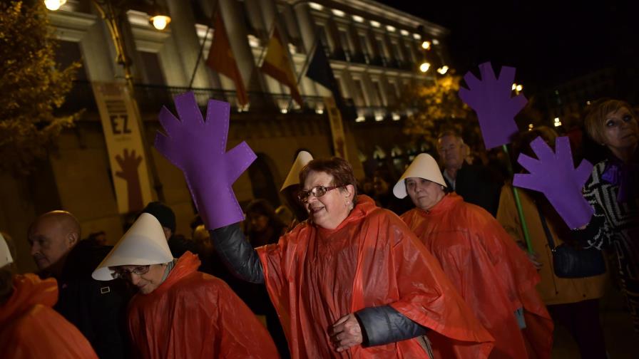 España: Feministas enfrentan a derechista por ley de género