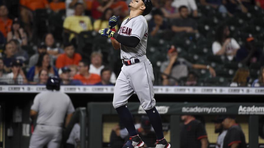 Con jonrón de Hernández, Indios se imponen  a Astros