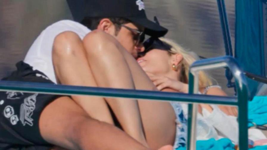 Captan a Danna Paola y a un popular cantante y actor “muy acaramelados” en Ibiza 