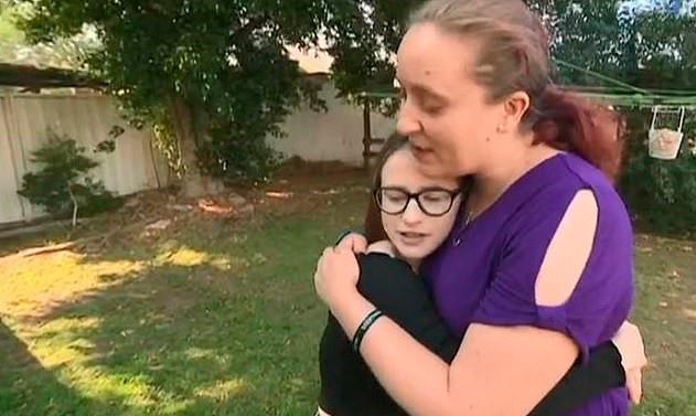 Madre encerró a su hija en un cobertizo para evitar que se suicidara
