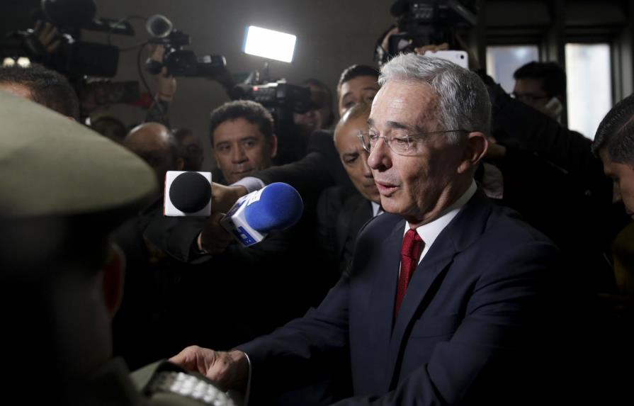 Uribe es interrogado por presunta manipulación de testigos