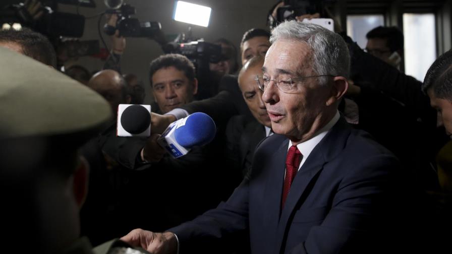 Uribe es interrogado por presunta manipulación de testigos