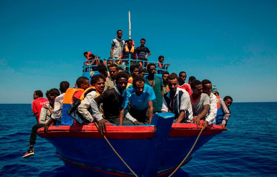 Salvini afirma que el gobierno italiano acordó cerrar puertos a migrantes