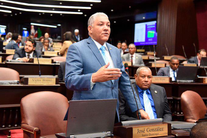 El diputado del PRD, José “Radhamés” González, buscaría la alcaldía por Santo Domino Oeste.