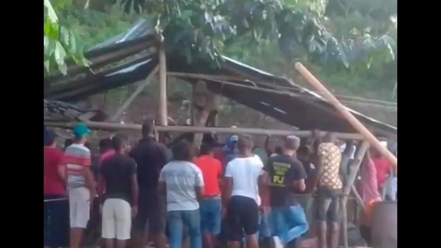 Rescatan cadáveres de tres obreros murieron en mina de ámbar en Hato Mayor Rescatan cadáveres de tres obreros murieron en mina de ámbar en Hato Mayor