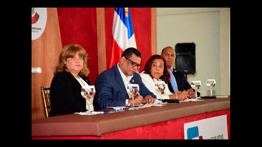 Otra diputada leonelista renuncia al PLD