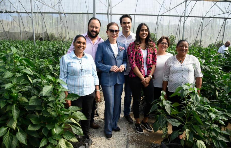 Philip Morris y Sur Futuro capacitan y entregan agroindustrias a  mujeres del Sur