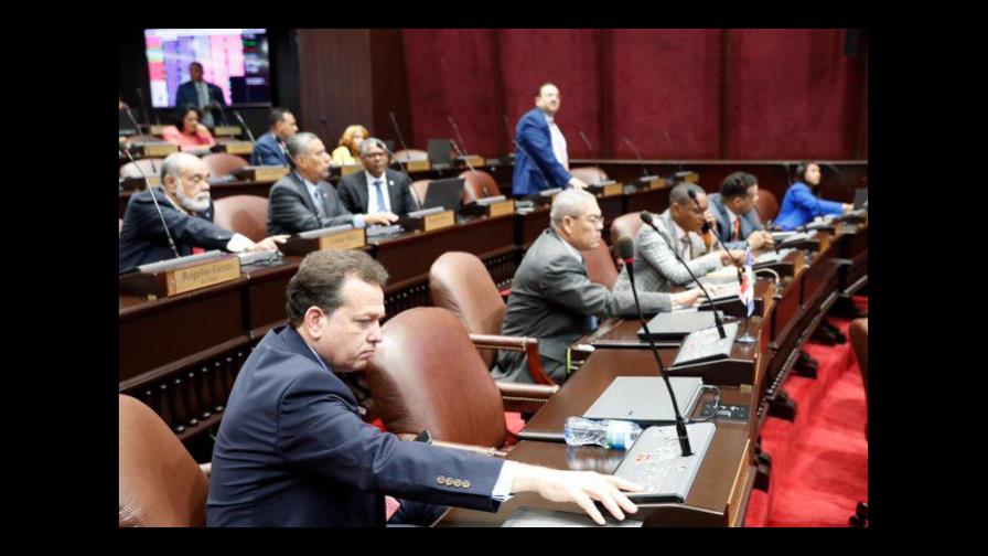 Diputados convierten en ley proyecto que modifica esquema de comisiones cobran las AFP Diputados convierten en ley proyecto que modifica esquema de comisiones cobran las AFP