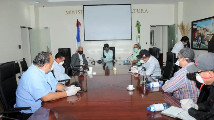 Agricultura coordina comprar 1.2 millones de libras de pollo para Comedores Económicos Agricultura coordina comprar 1.2 millones de libras de pollo para Comedores Económicos