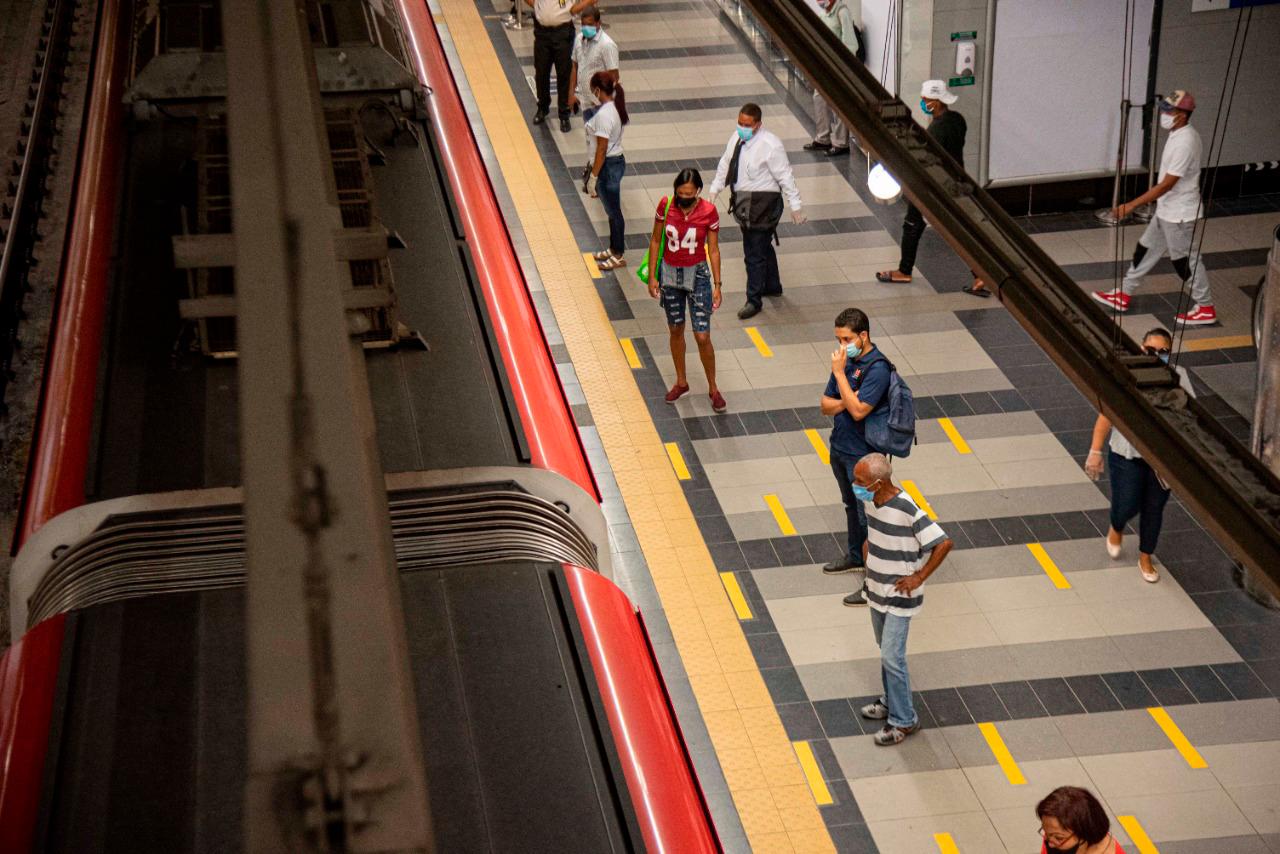 El Metro de Santo Domingo está compuesto por dos líneas que se interceptan.