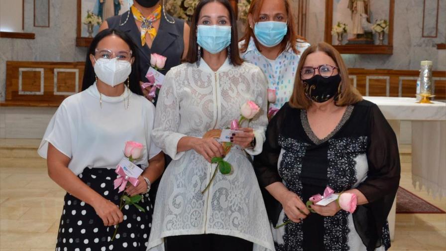 Cronistas Sociales celebran 21 aniversario con una misa