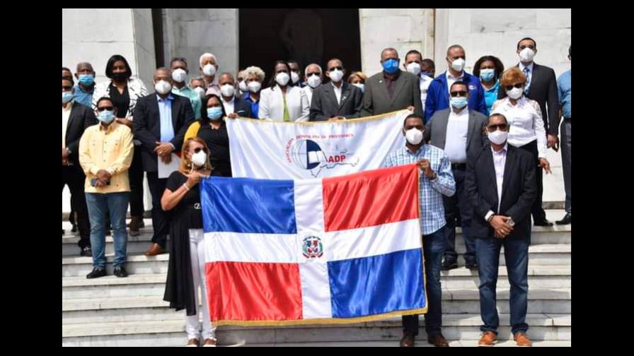 ADP revela 83 profesores han muerto de COVID-19 desde inicio de la pandemia ADP revela 83 profesores han muerto de COVID-19 desde inicio de la pandemia