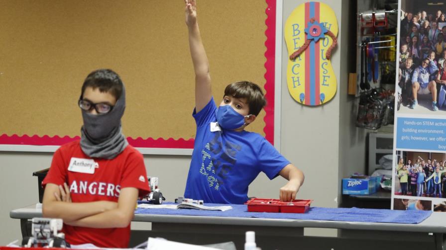 Alcalde de Los Ángeles admite que reapertura fue apresurada