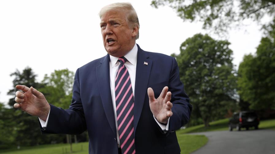 Trump visita fábrica de mascarillas en Arizona sin usar una