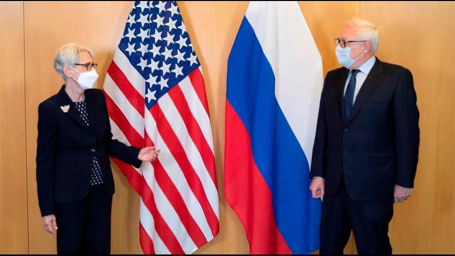EE.UU. y Rusia inician consultas para alcanzar la estabilidad nuclear EE.UU. y Rusia inician consultas para alcanzar la estabilidad nuclear