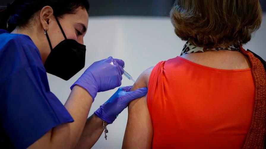 España reduce el contagio y avanza en la vacunación