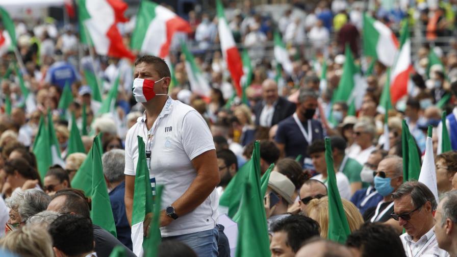 Italia tiene aumento de casos nuevos de COVID-19 por quinto día
