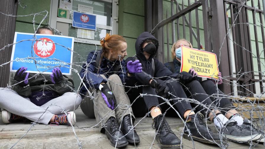 Polonia envía ayuda a migrantes varados en frontera