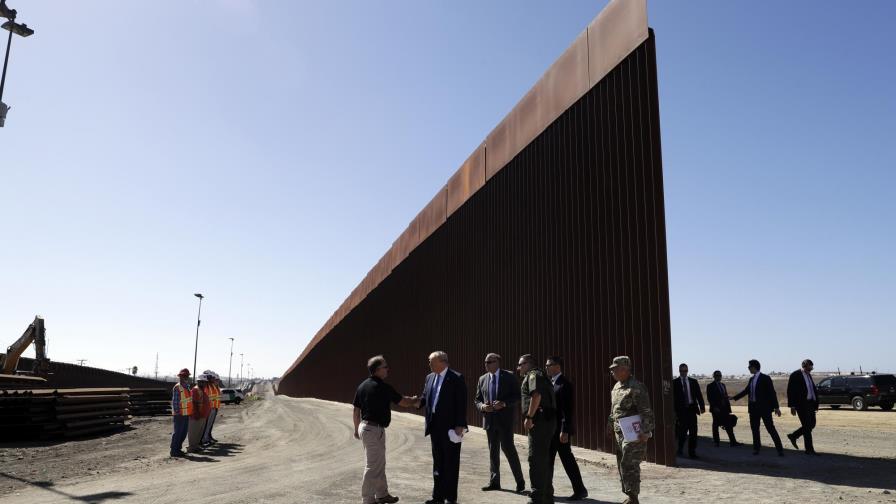 DHS pide fondos del Pentágono para 430 km de muro
