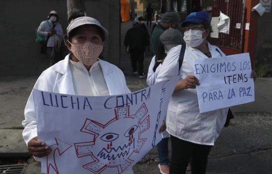 Chile pide a Fuerzas Armadas más camas para casos críticos