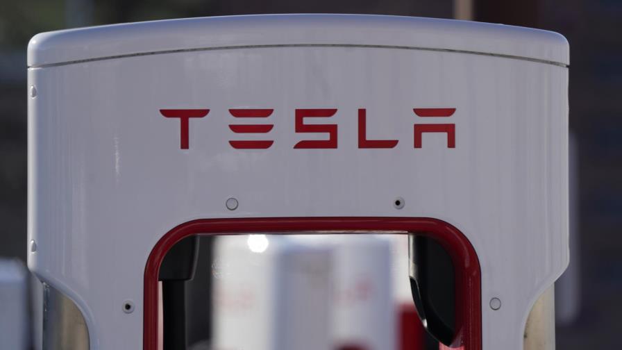 Víctimas de comunismo critican fondos a Tesla en Alemania