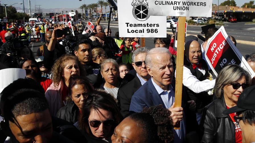 Lazos con Obama complican relación de Biden con hispanos