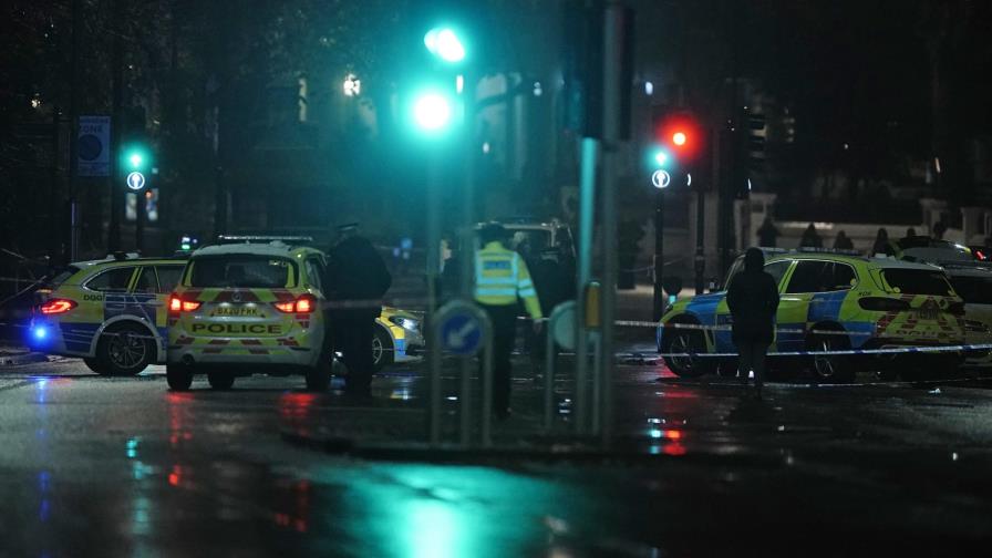 Hombre muere en tiroteo con policía en Londres