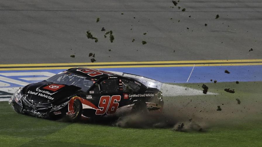 Colisión margina a Suárez de Daytona 500 Colisión margina a Suárez de Daytona 500