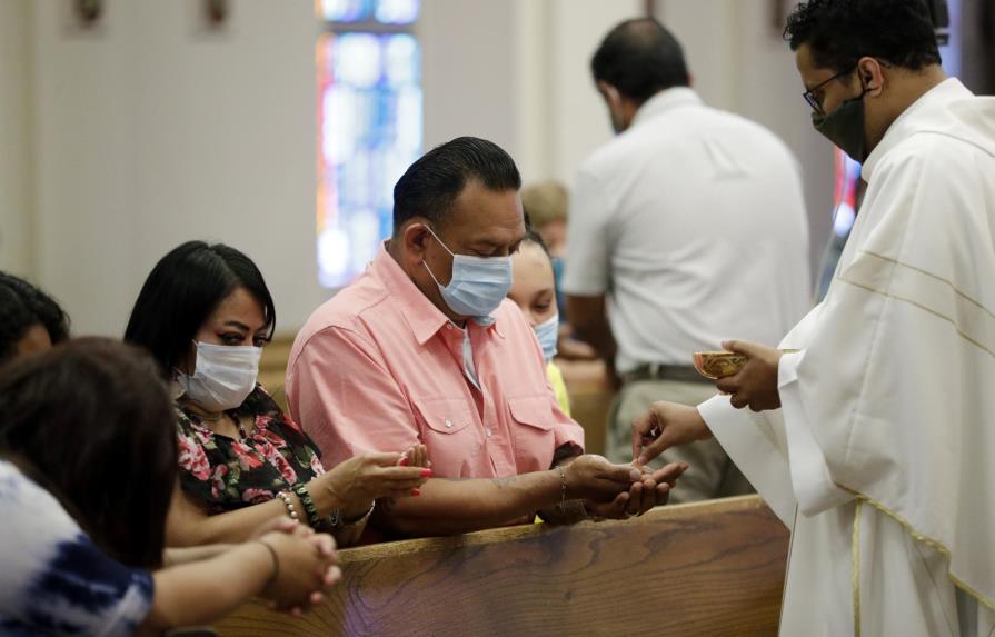 Pandemia altera rituales en iglesias cristianas de EEUU