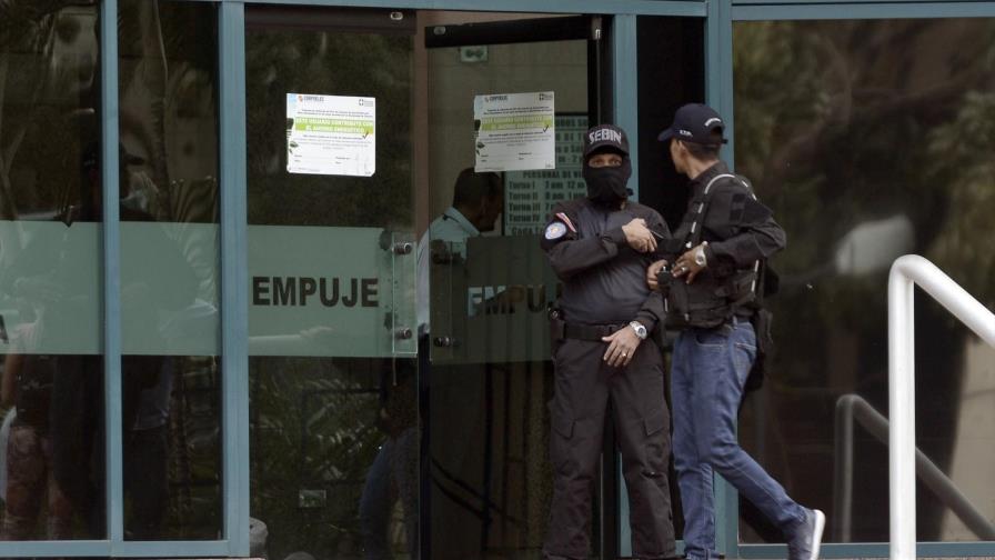 Diputada opositora denuncia policía en oficinas de Guaidó
