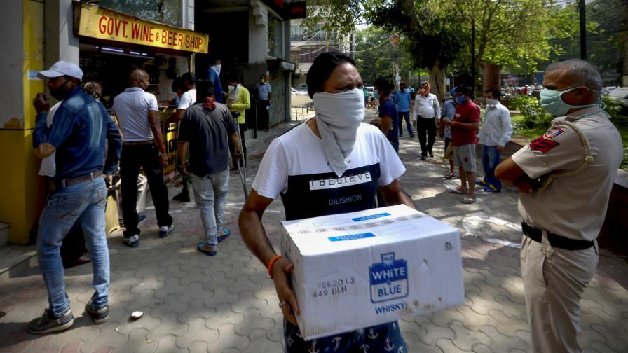India suaviza cuarentenas mientras crecen los contagios