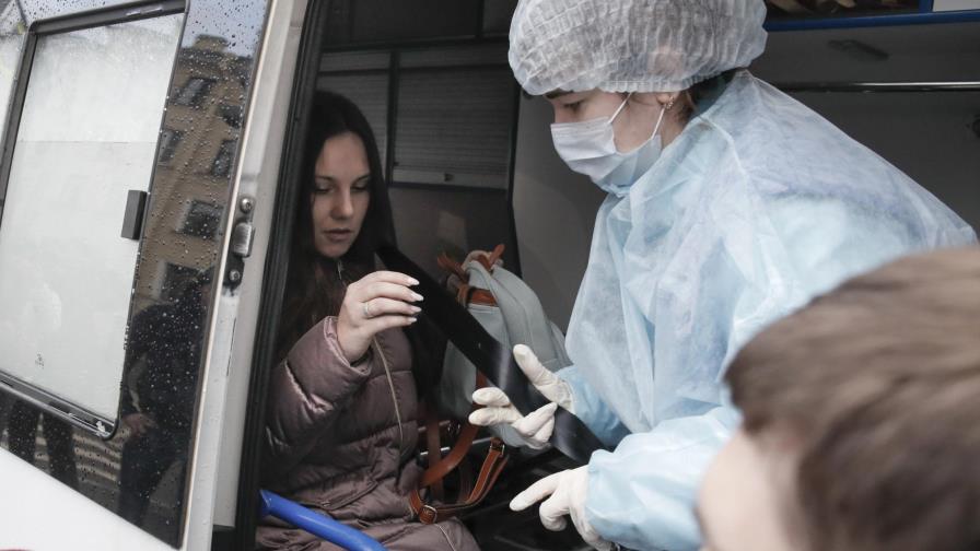 Mujer que huyó de cuarentena por virus en Rusia debe regresar al hospital