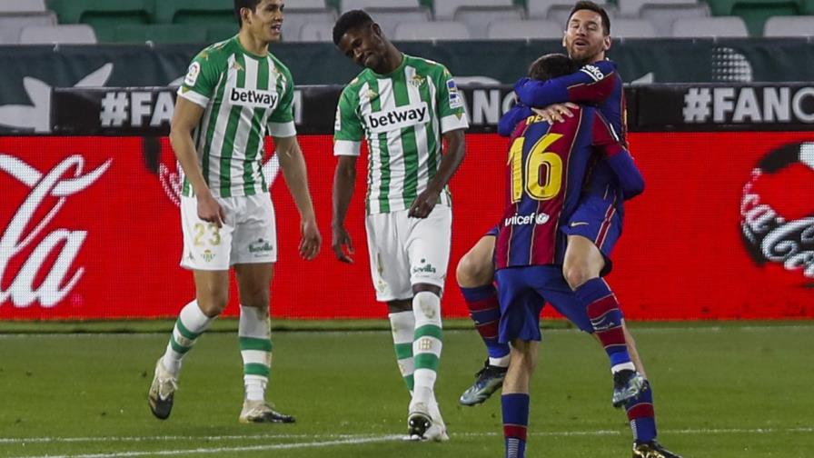 El súper suplente Messi rescata al Barcelona ante Betis