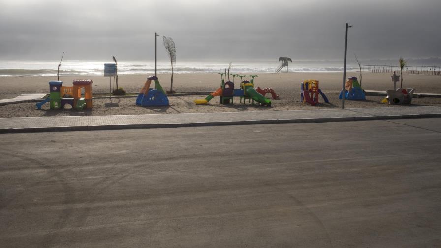 Perú levanta encierro tras descenso de muertes por COVID