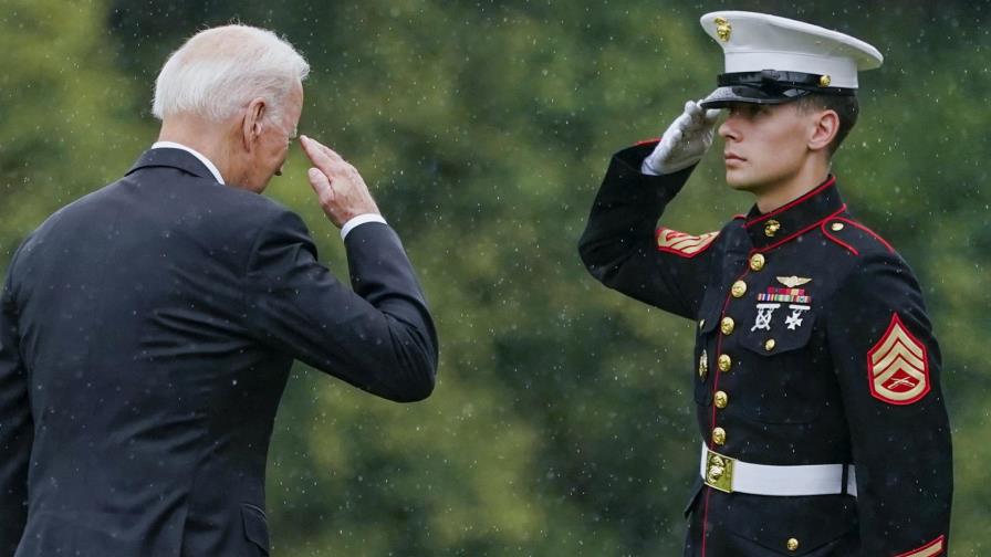 Análisis: Biden es el rostro de caótica salida de Afganistán